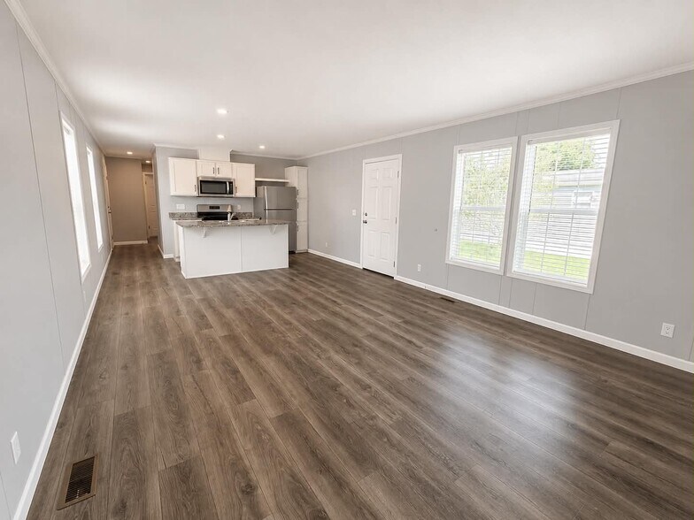 Building Photo - 3643 Pinoak St