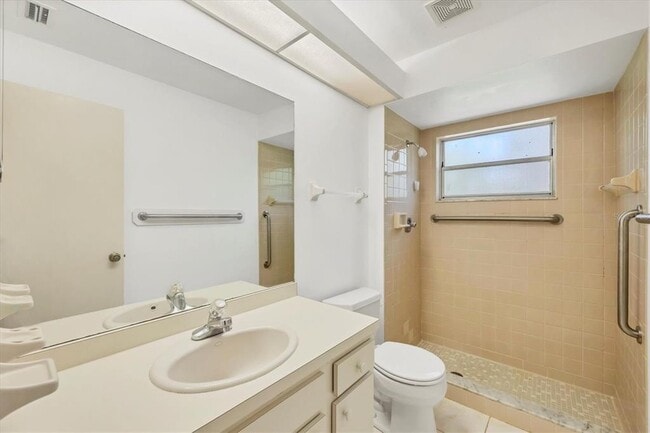 Building Photo - 5051 Village Garden Dr