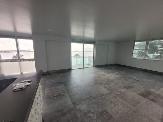 Building Photo - 3301 NE 5th Ave