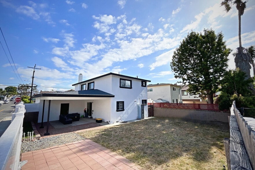 View of the backyard and covered patio - 2323 Harriman Ln