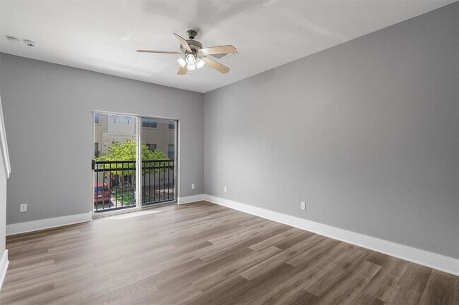 Building Photo - 13420 Lyndhurst St
