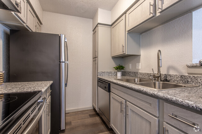 1 BR, 1 BA - 700 SF - Mira Bella