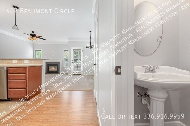 Building Photo - 402 Beaumont Cir