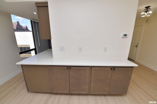 Building Photo - 123 SW Jefferson Ave