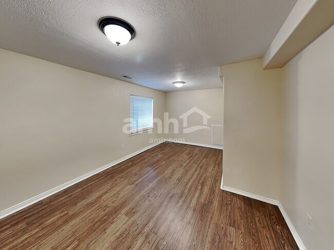 Building Photo - 1877 E Cedar Dr