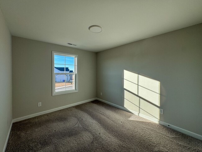 Building Photo - Stunning 4 Bed Home with Fenced Backyard