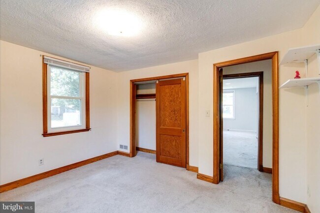 Building Photo - 905 Regester Ave