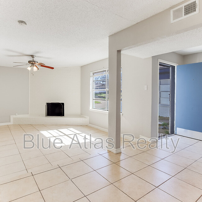 Building Photo - 5352 Wonder Dr