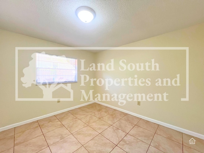 Building Photo - 713 Johnson Ave