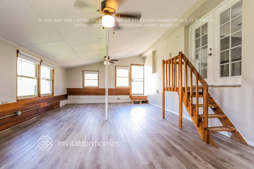 Building Photo - 2727 S Stuart St