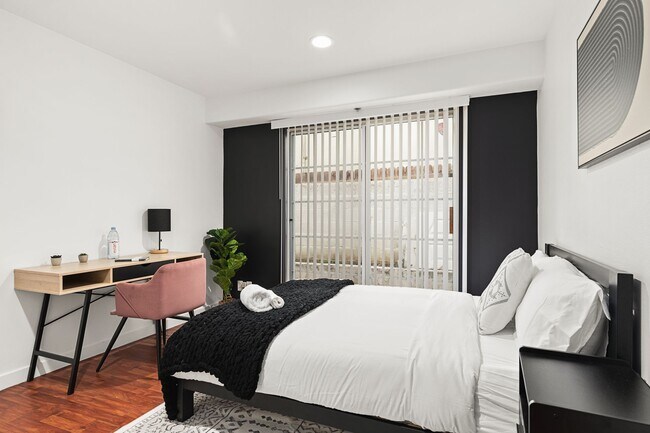 Building Photo - 10777 Ashton Ave