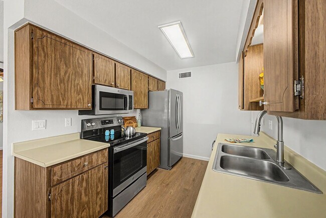 Building Photo - 10141 N 97th Dr