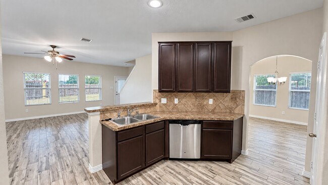 Building Photo - 12102 Kings Fall Dr