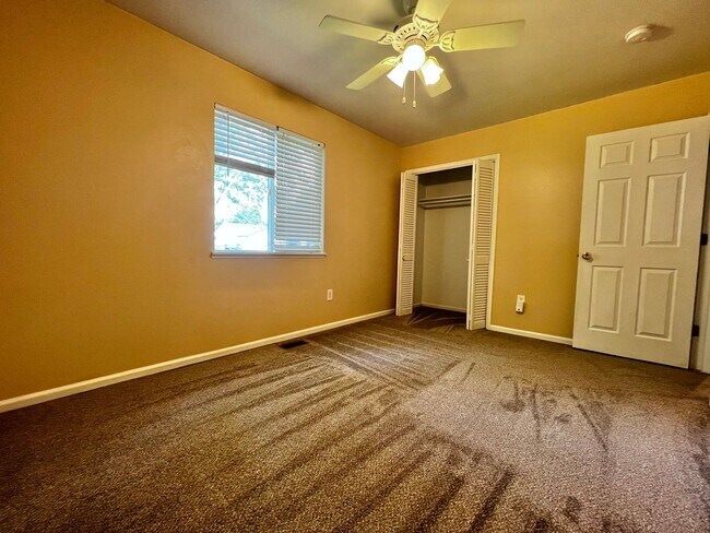 Building Photo - Charming 3-Bed/2-Bath Home in Loveland!