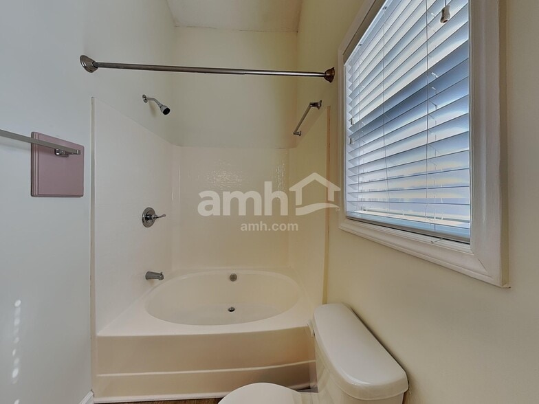 Building Photo - 1954 Waccamaw Path