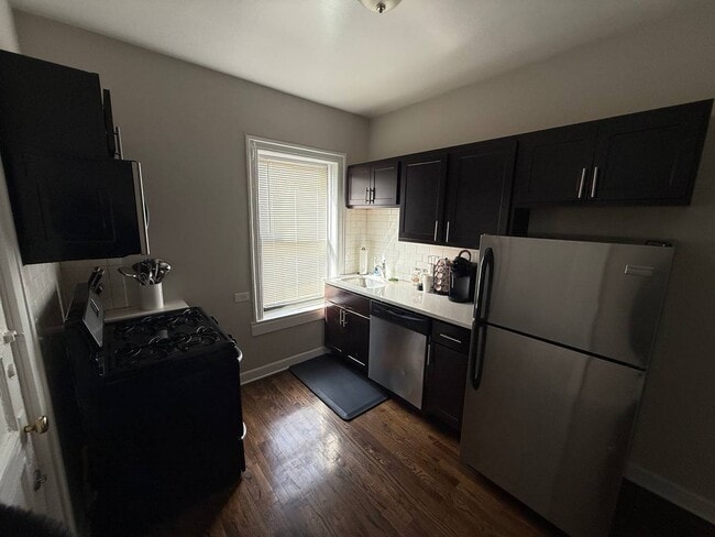 Building Photo - 1359 W Touhy Ave