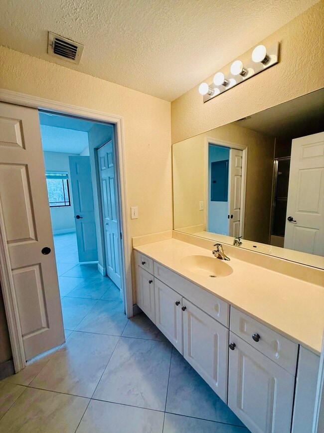 Building Photo - 2917 Tuscany Ct