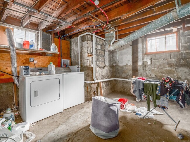 Building Photo - 81 Bristol Rd