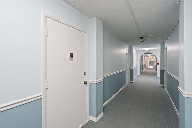 Building Photo - 630 Ocean Dr