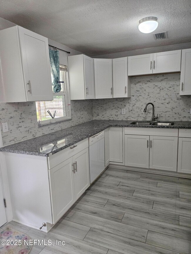 Building Photo - 442 Ameca Ave