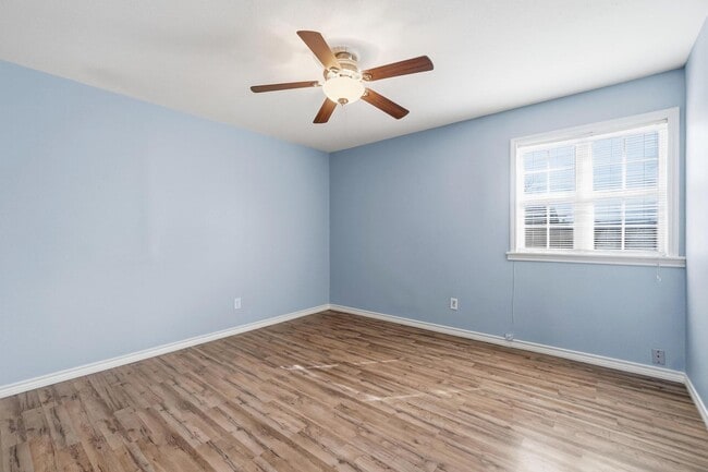 Building Photo - 1741 Pasadena Dr