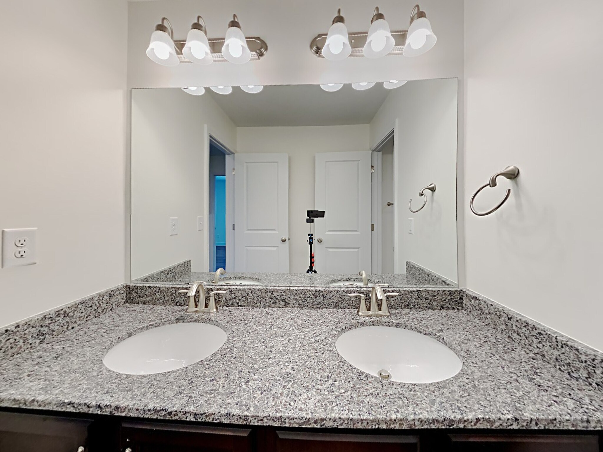 Building Photo - 1124 Bentley Pl