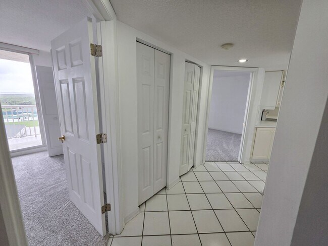 Building Photo - Beautiful Annual 7th floor Condo with Stunning Ocean Views 3/2