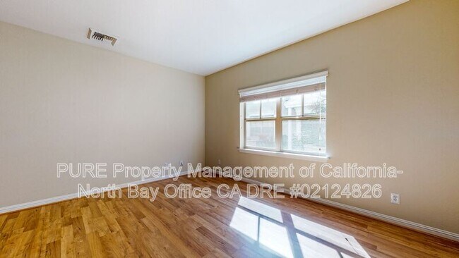 Building Photo - 110 5th St