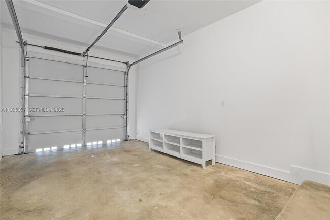 Building Photo - 2784 SW 34th Ave