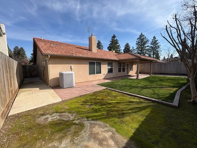 Building Photo - NW Visalia Home coming soon!