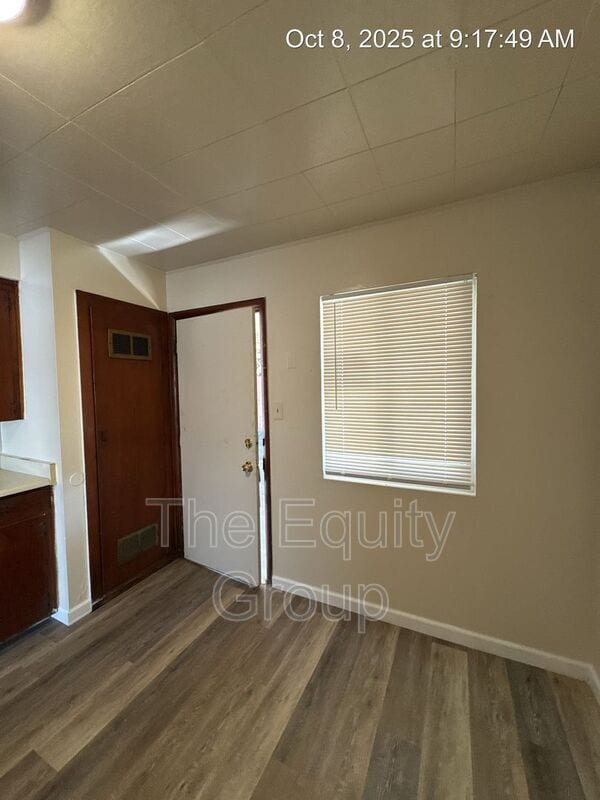 Building Photo - 514 E Cypress Ave