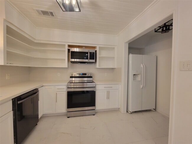 Building Photo - 1808 Saxony Ln