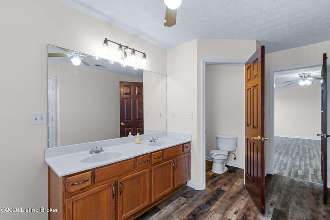 Building Photo - 5001 Middlesex Dr