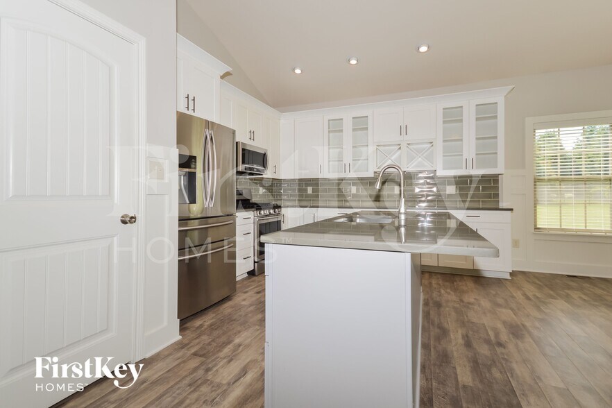 Building Photo - 4405 Nottinghill Dr