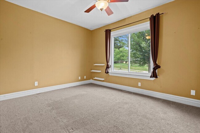 Living room (now hard floor) - 829 W Lincoln Ave