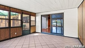 Building Photo - 1049 Ivy Ln