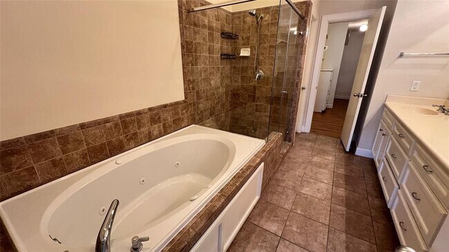 Building Photo - 2710 Hullsmith Dr