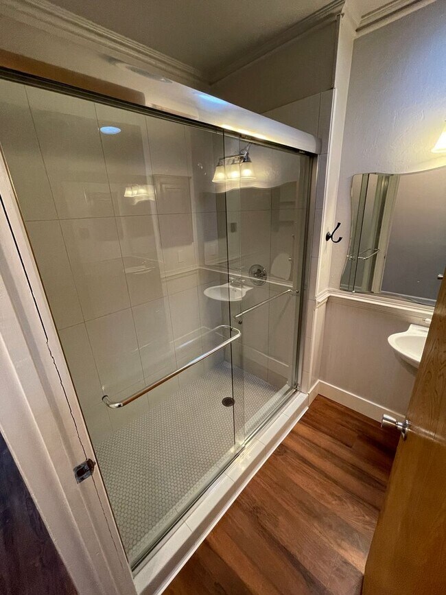 Building Photo - Butte Valley 3 bed 2 bath home, Privacy, n...