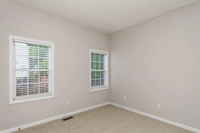 Building Photo - 3 Bedroom Ranch Near NCSU