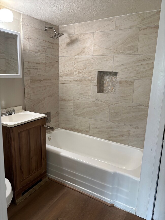 Building Photo - 5914 Ridgeway Dr