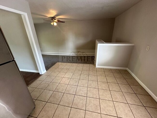 Building Photo - 613 N Sunset Dr