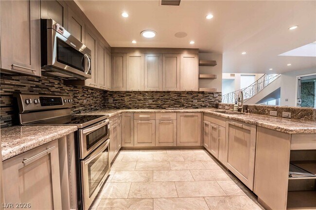 Building Photo - 980 Vegas Valley Dr