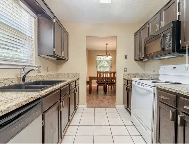 Building Photo - 1326 Tradition Ave
