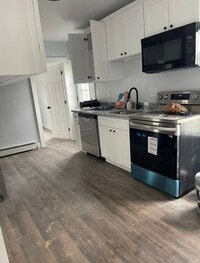 Building Photo - 43 Maple St