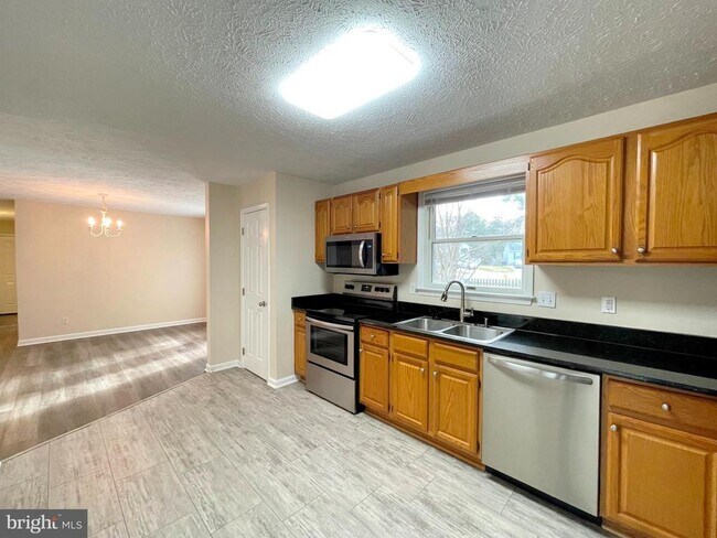 Building Photo - 20847 Sandstone St