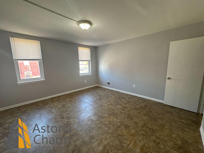 Building Photo - Updated 2 Bedroom Home with Modern Kitchen