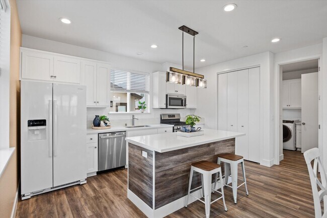 Building Photo - Charming Meriam Park Home with Backyard & Garage