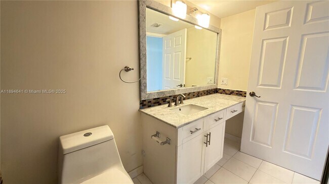 Building Photo - 3530 Mystic Pointe Dr