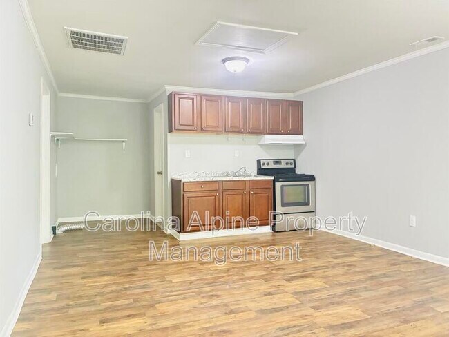Building Photo - 409 Orange St