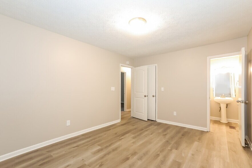 Building Photo - 4284 Ridgetop Dr